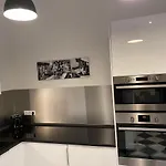 Walking Street Luxurious Huge Apartment